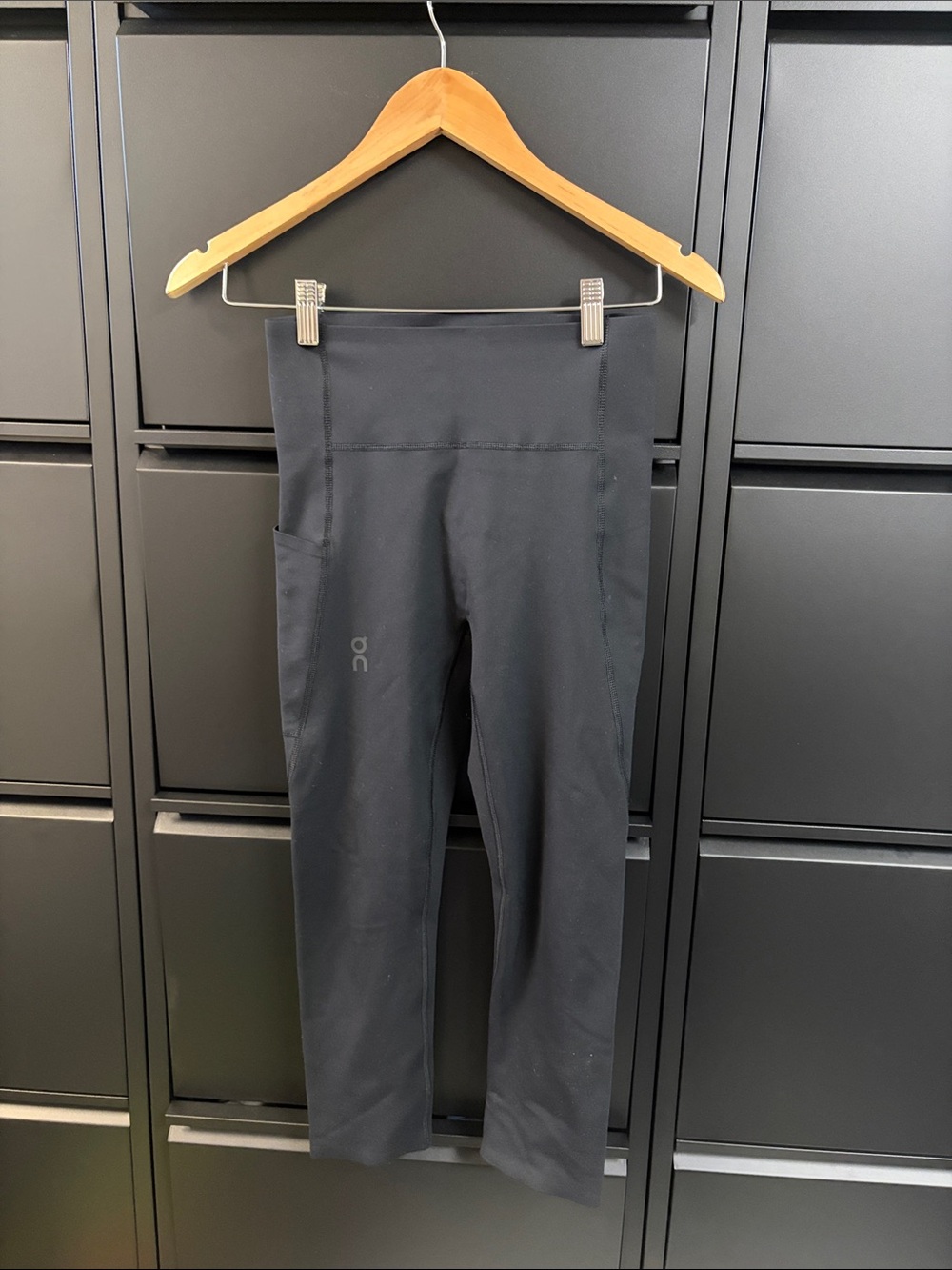 On Running Women’s Black Performance Leggings with Side Pocket